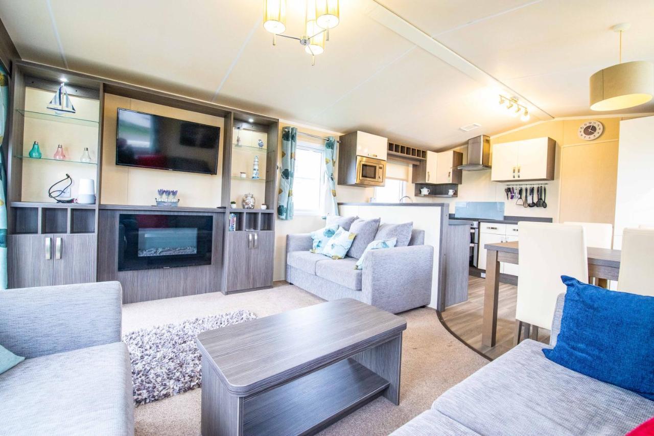 Big Skies Platinum Plus Holiday Home With Wifi, Netflix, Dishwasher, Decking Camber エクステリア 写真