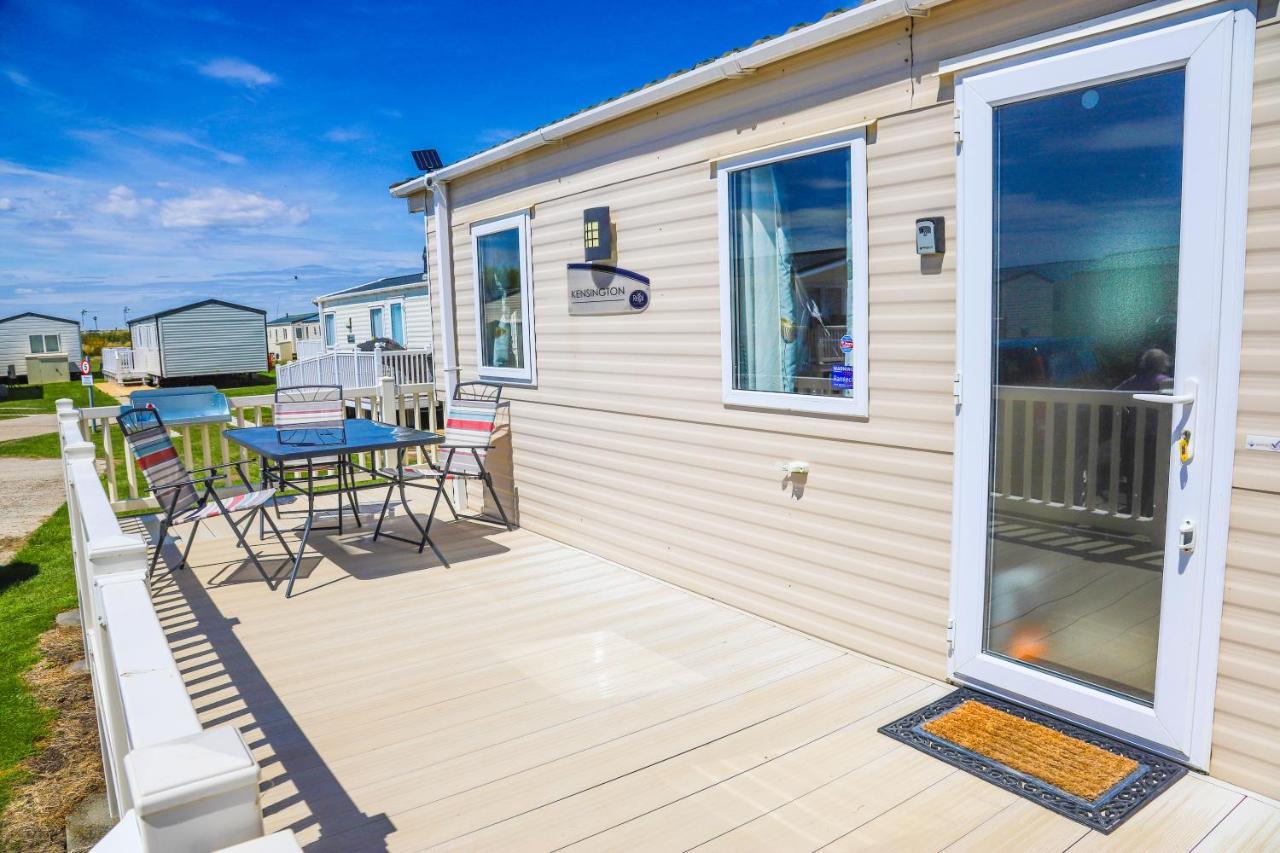 Big Skies Platinum Plus Holiday Home With Wifi, Netflix, Dishwasher, Decking Camber エクステリア 写真