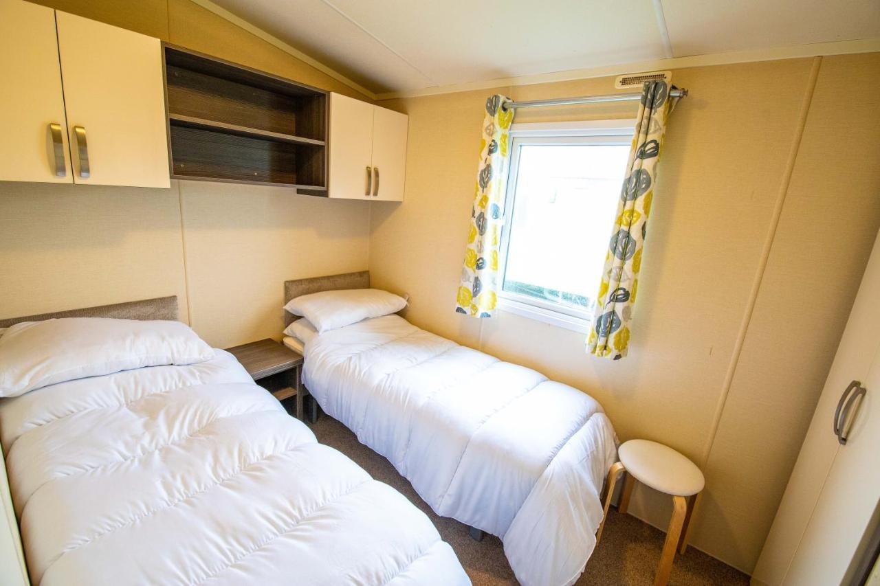 Big Skies Platinum Plus Holiday Home With Wifi, Netflix, Dishwasher, Decking Camber エクステリア 写真