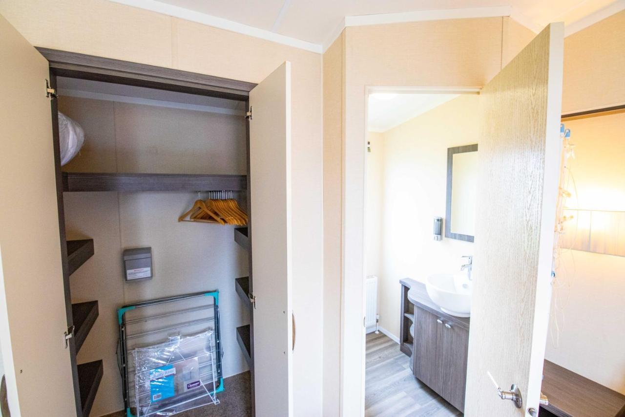 Big Skies Platinum Plus Holiday Home With Wifi, Netflix, Dishwasher, Decking Camber エクステリア 写真