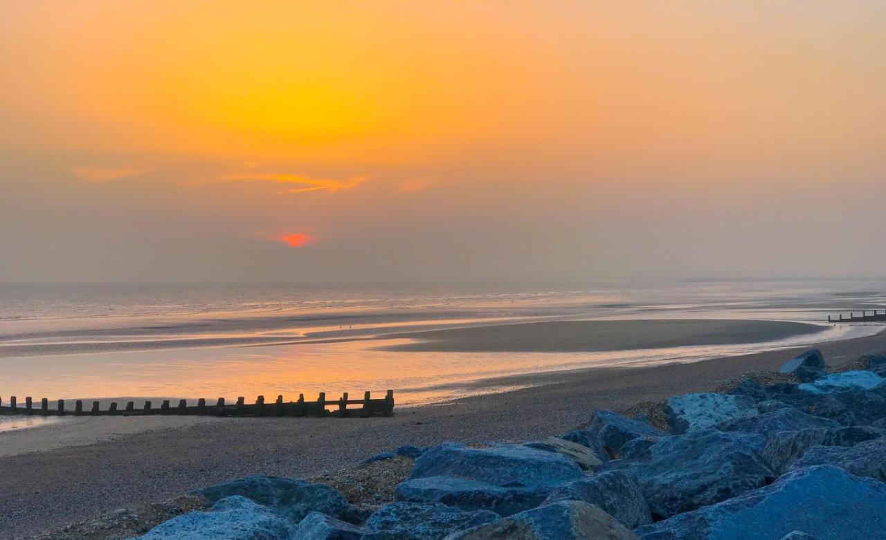 Big Skies Platinum Plus Holiday Home With Wifi, Netflix, Dishwasher, Decking Camber エクステリア 写真